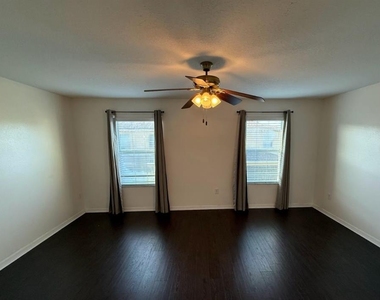 2807 Lantern Hill Avenue - Photo Thumbnail 11