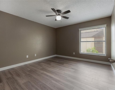 13608 S Village Drive - Photo Thumbnail 15