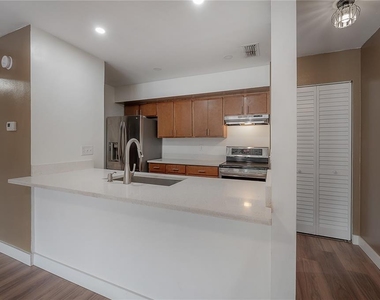 13608 S Village Drive - Photo Thumbnail 7
