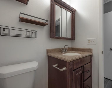 13608 S Village Drive - Photo Thumbnail 19