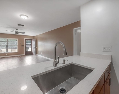 13608 S Village Drive - Photo Thumbnail 9