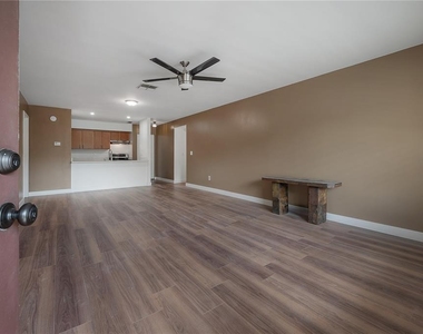 13608 S Village Drive - Photo Thumbnail 4