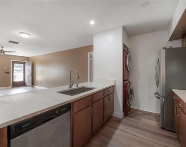 13608 S Village Drive - Photo Thumbnail 8
