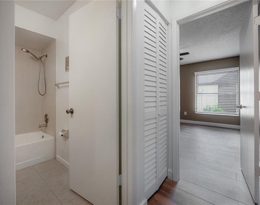 13608 S Village Drive - Photo Thumbnail 12