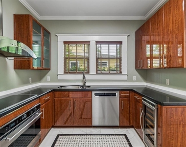 1107 W Horatio Street - Photo Thumbnail 16