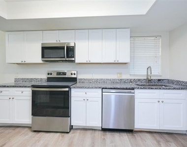3614 Pine Knot Drive - Photo Thumbnail 4