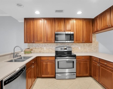 7040 Key Haven Road - Photo Thumbnail 3