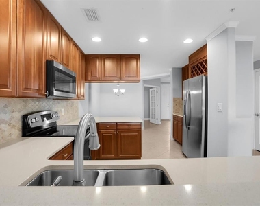7040 Key Haven Road - Photo Thumbnail 6