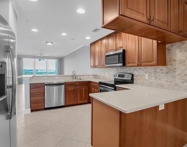 7040 Key Haven Road - Photo Thumbnail 5