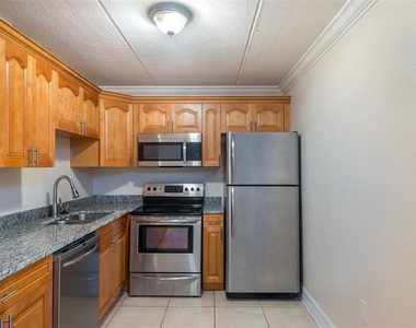 5221 Bayshore Boulevard - Photo Thumbnail 9