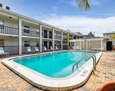 5221 Bayshore Boulevard - Photo Thumbnail 36