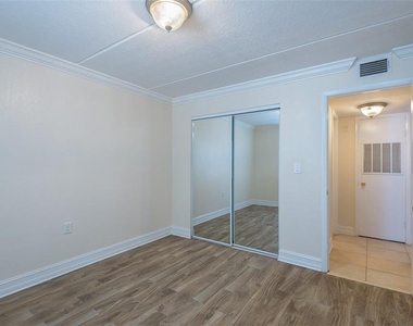 5221 Bayshore Boulevard - Photo Thumbnail 17