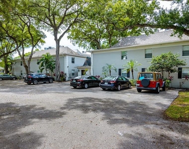 5221 Bayshore Boulevard - Photo Thumbnail 2