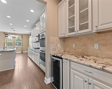 19184 Long Lake Ranch Boulevard - Photo Thumbnail 8