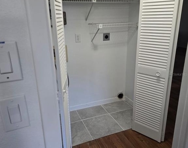 2668 Bentley Drive - Photo Thumbnail 16