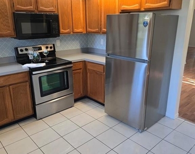 2668 Bentley Drive - Photo Thumbnail 5
