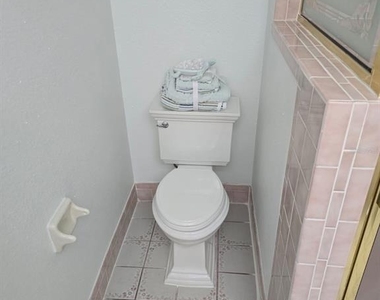 2668 Bentley Drive - Photo Thumbnail 9