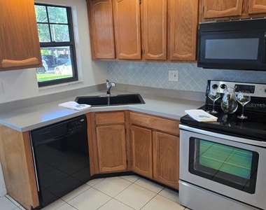 2668 Bentley Drive - Photo Thumbnail 3
