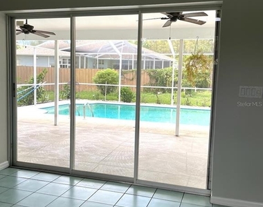 12101 Roseland Drive - Photo Thumbnail 8