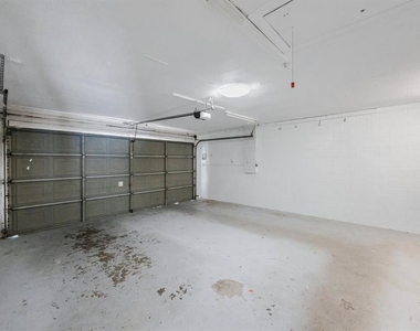 16132 Country Crossing Drive - Photo Thumbnail 12