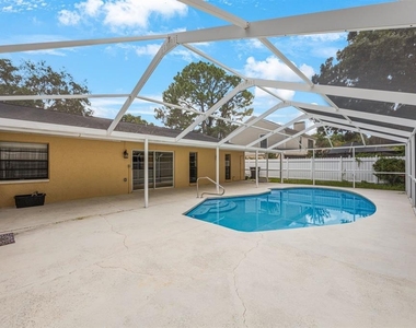 16132 Country Crossing Drive - Photo Thumbnail 7