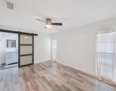 16132 Country Crossing Drive - Photo Thumbnail 16