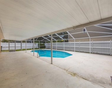 16132 Country Crossing Drive - Photo Thumbnail 11