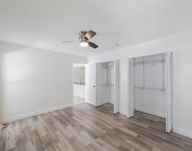 16132 Country Crossing Drive - Photo Thumbnail 15