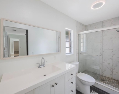 16132 Country Crossing Drive - Photo Thumbnail 14