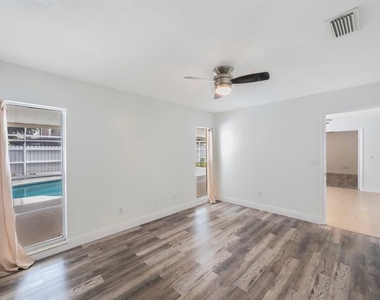 16132 Country Crossing Drive - Photo Thumbnail 17