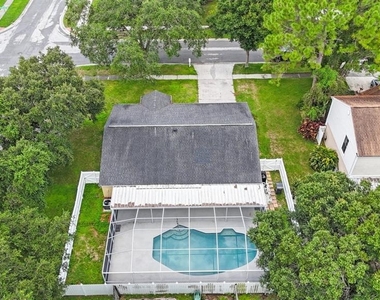 16132 Country Crossing Drive - Photo Thumbnail 5
