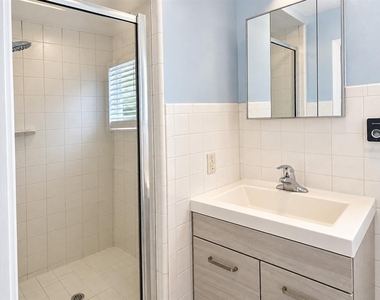 806 W West Street - Photo Thumbnail 12