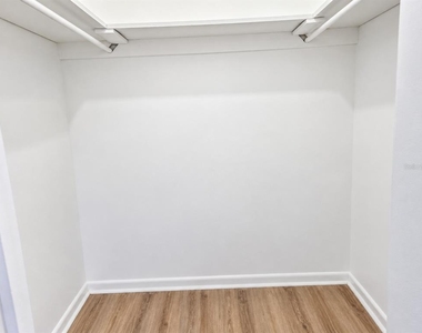 806 W West Street - Photo Thumbnail 8