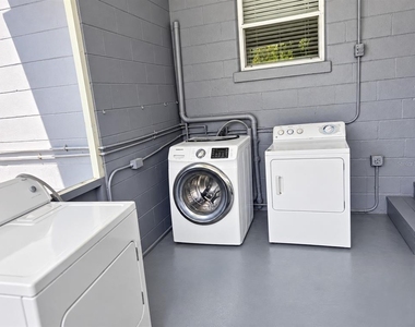 806 W West Street - Photo Thumbnail 18