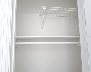 806 W West Street - Photo Thumbnail 15