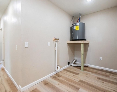 6740 Carnelian Avenue - Photo Thumbnail 17