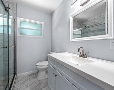 1949 Edgewater Drive - Photo Thumbnail 12