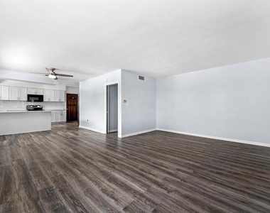 1949 Edgewater Drive - Photo Thumbnail 7