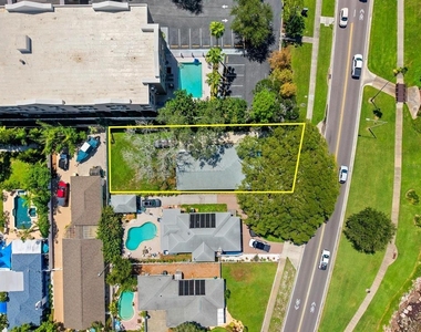 1949 Edgewater Drive - Photo Thumbnail 3