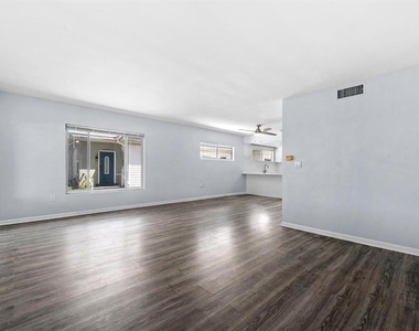 1949 Edgewater Drive - Photo Thumbnail 6