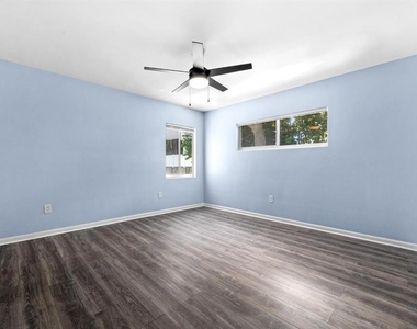 1949 Edgewater Drive - Photo Thumbnail 13