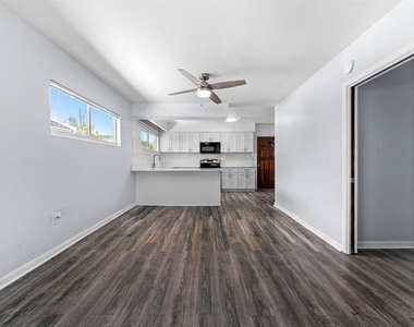 1949 Edgewater Drive - Photo Thumbnail 8