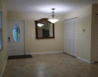 1009 Sumner Blvd Boulevard - Photo Thumbnail 4
