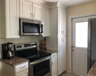 1009 Sumner Blvd Boulevard - Photo Thumbnail 2