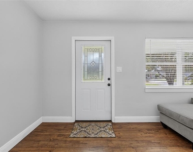 4421 W Iowa Avenue - Photo Thumbnail 4