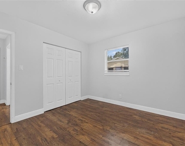4421 W Iowa Avenue - Photo Thumbnail 22