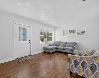4421 W Iowa Avenue - Photo Thumbnail 5