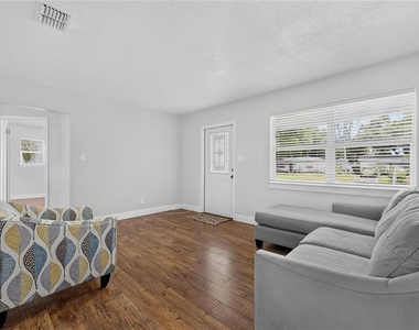 4421 W Iowa Avenue - Photo Thumbnail 6