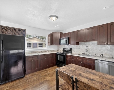 4421 W Iowa Avenue - Photo Thumbnail 8