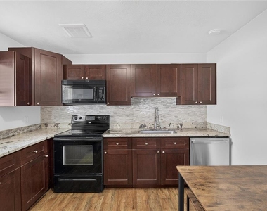 4421 W Iowa Avenue - Photo Thumbnail 9